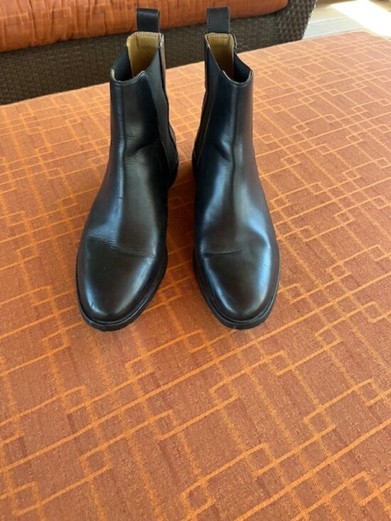 Everlane Shoes - Everlane Black Leather Chelsea Boot, 10